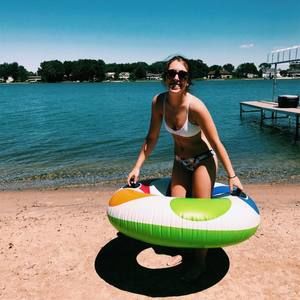 Meet your Posher, Lauren